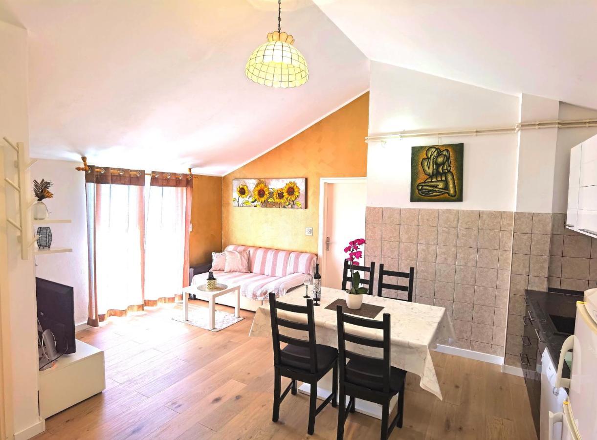Apartments & Rooms Milena Vodice Exterior photo